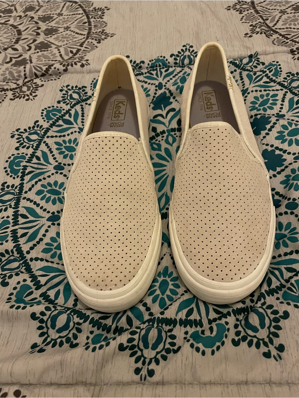 Keds Women's Slip-On Perforated Casual Sneakers in Cream sz 9 - Picture 3 of 9